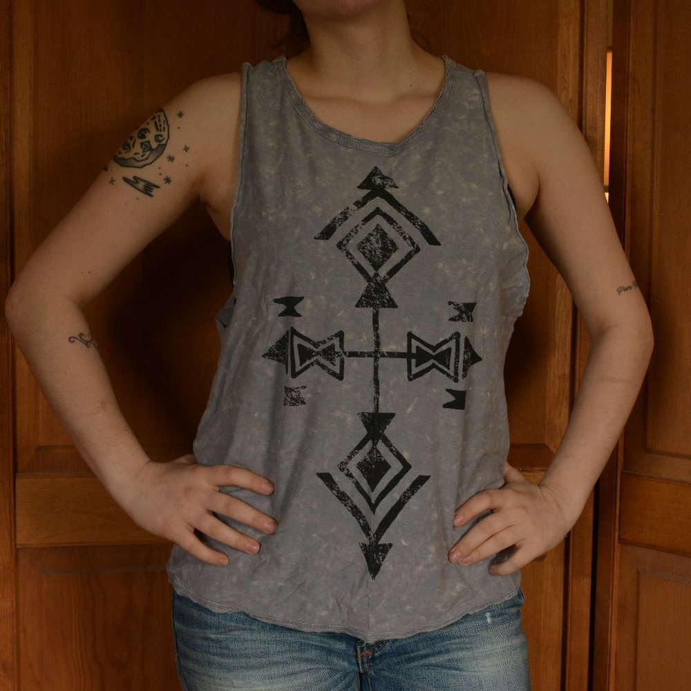 Grey Arrow Tank